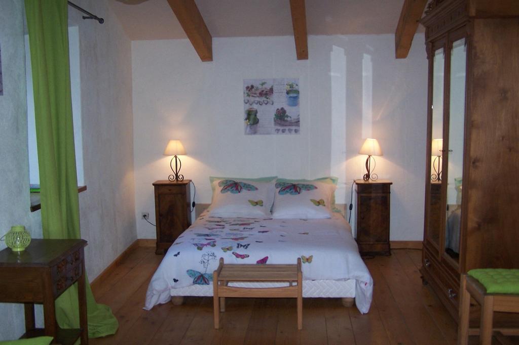 Salomony Chambre D'Hotes Marcols-les-Eaux Room photo